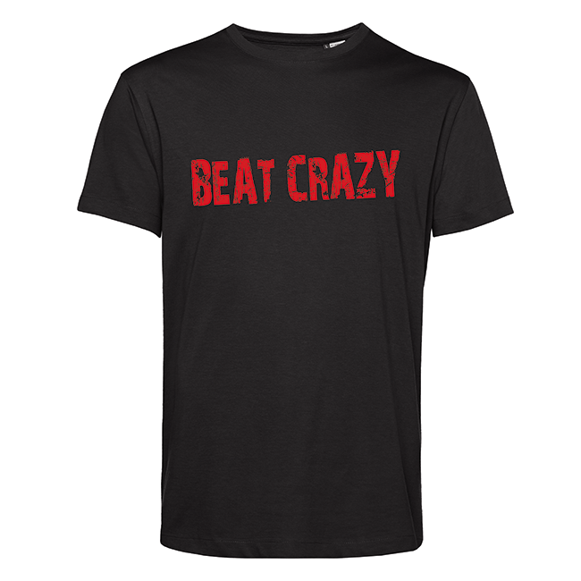 Schwarzes T‑Shirt mit roter abgenutzter Aufschrift BEAT CRAZY auf der Brust