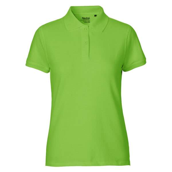 Hellgrünes Damen-Poloshirt kurzärmelig mit Knopfleiste vor weißem Hintergrund