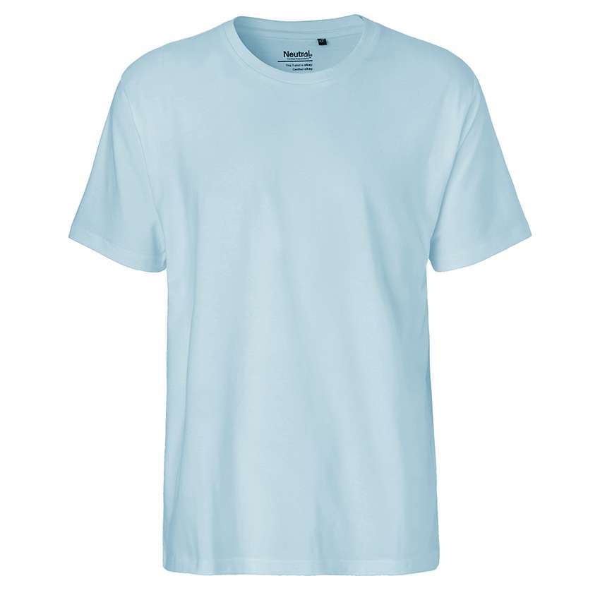 Hellblaues schlichtes T‑Shirt mit Rundhalsausschnitt vor weißem Hintergrund
