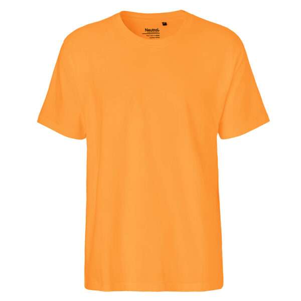Oranges kurzärmeliges T‑Shirt mit Rundhalsausschnitt auf weißem Hintergrund