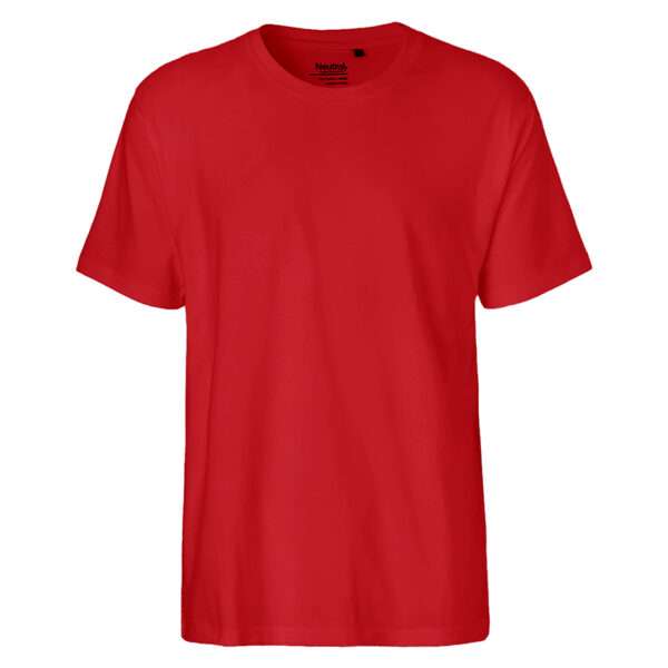 Rotes unbedrucktes T‑Shirt mit Rundhalsausschnitt auf weißem Hintergrund