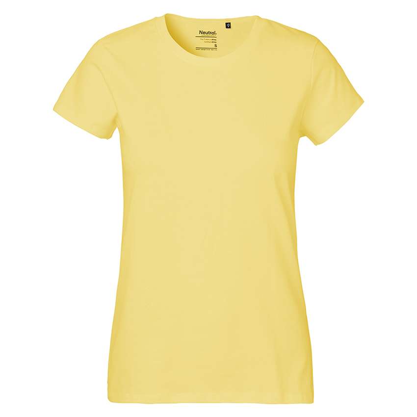 Gelbes, schlichtes Damenshirt mit Rundhalsausschnitt vor weißem Hintergrund