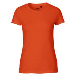 Oranges Damen-T-Shirt mit Rundhals und kurzen Ärmeln vor weißem Hintergrund