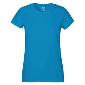 Türkisfarbenes Damen-T-Shirt mit Rundhals und kurzen Ärmeln auf weißem Hintergrund