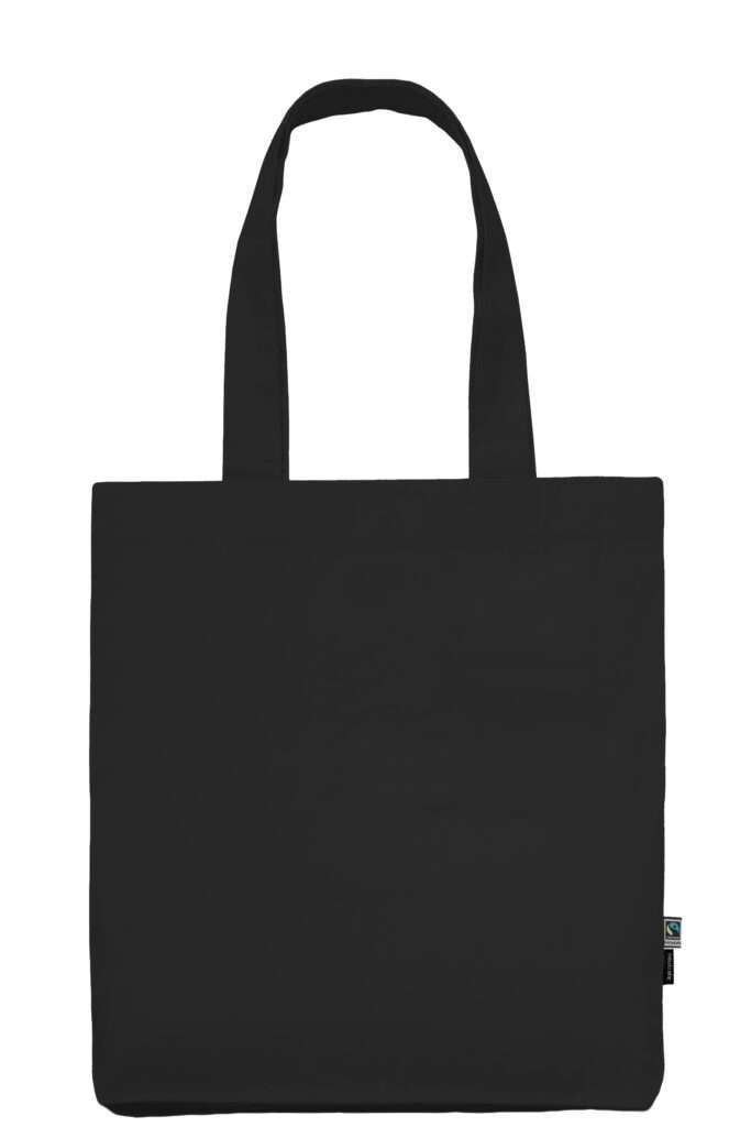 Schwarze Stofftragetasche mit langen Henkeln und Fairtrade-Label seitlich