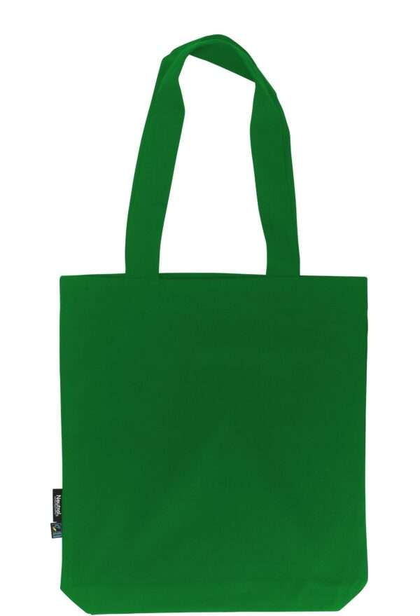 Grüne Stofftragetasche mit langen Henkeln und Fairtrade-Label