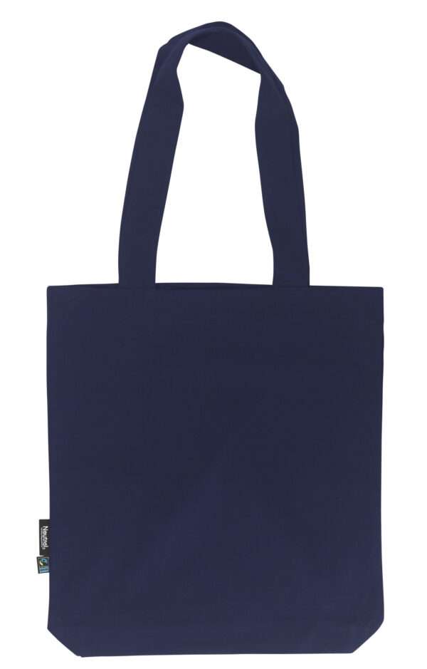 Dunkelblaue Stofftasche mit langen Henkeln und kleinem Label