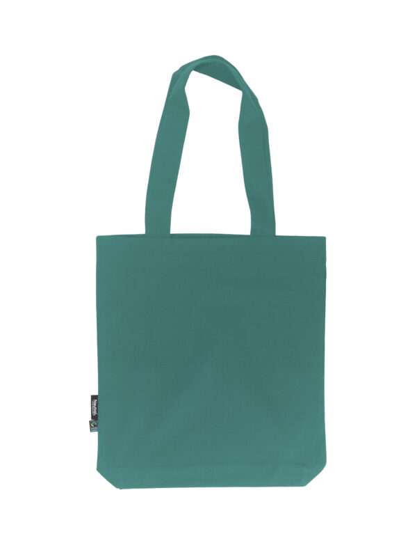 Türkisgrüner Stoffbeutel mit langen Henkeln und Fairtrade-Label an der Seite