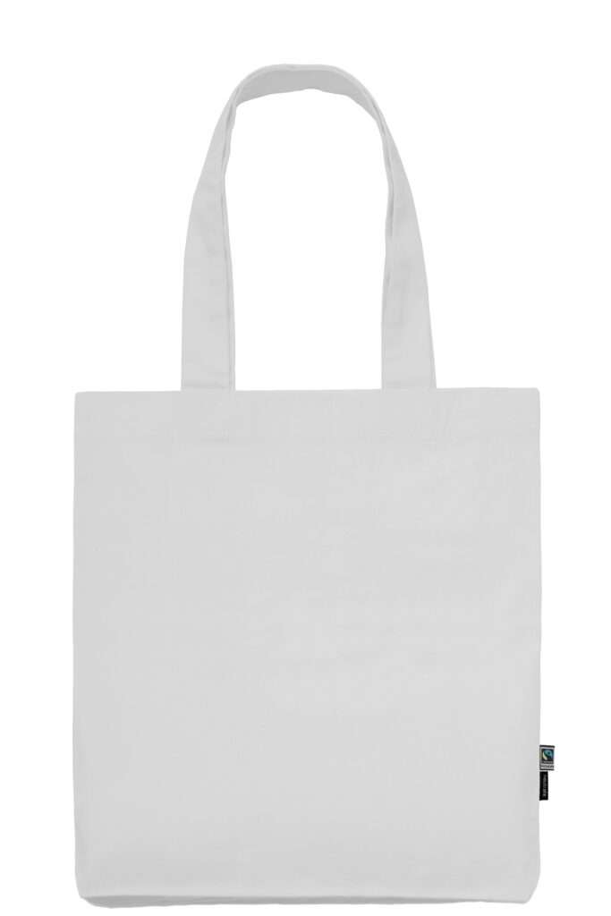 Weißer Baumwoll-Shopper mit langen Henkeln und Fairtrade-Label rechts unten
