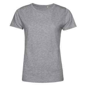 Graues schlichtes Damen-T-Shirt mit Rundhalsausschnitt vor weißem Hintergrund