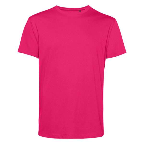 Pinkes unifarbenes T‑Shirt auf weißem Hintergrund