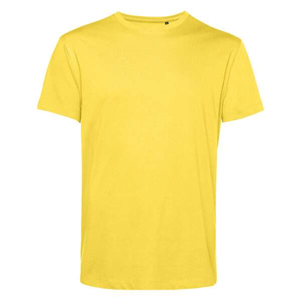 Gelbes unifarbenes T‑Shirt mit Rundhals, freigestellt vor weißem Hintergrund