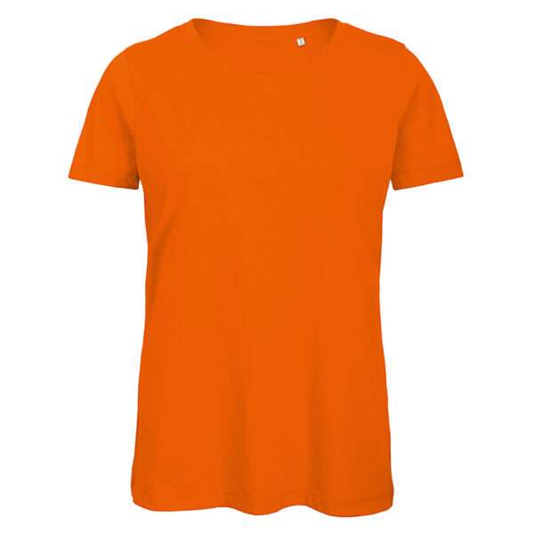 Oranges, kurzärmeliges T‑Shirt mit Rundhalsausschnitt vor weißem Hintergrund