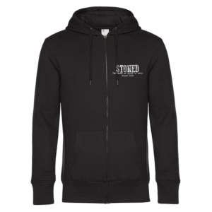 Schwarzer Reißverschluss-Hoodie mit weißem STONED-Logo auf der linken Brust