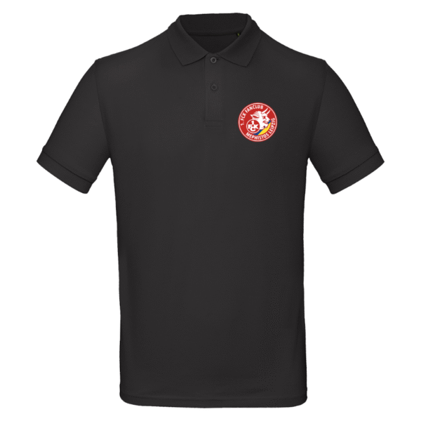 Schwarzes Polohemd mit kleinem rotem Vereinslogo auf der linken Brust