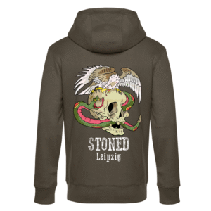 Olivefarbene Hoodie-Rückseite mit Totenkopf, grüner Schlange, Vogel und 'STONED Leipzig'-Schriftzug