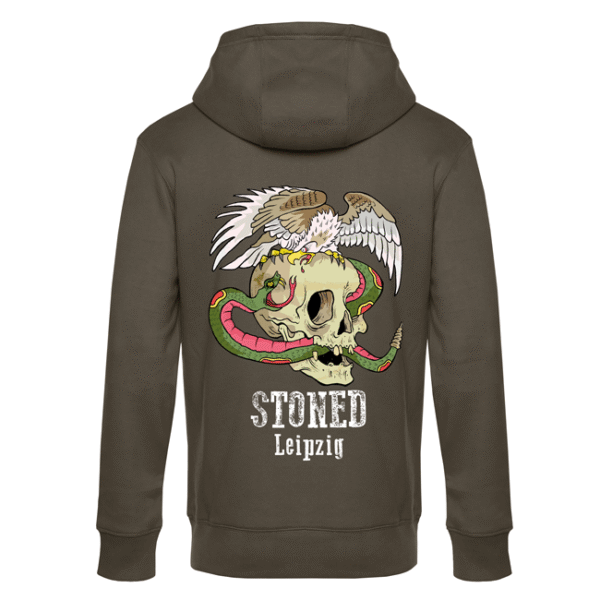 Olivefarbene Hoodie-Rückseite mit Totenkopf, grüner Schlange, Vogel und 'STONED Leipzig'-Schriftzug