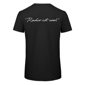 Schwarzes T-Shirt Rückansicht mit weißer Schreibschrift 'Radio ist cool' oben